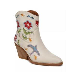 Brand new Zodiac Embroidered Heart Valentine Western Boots 10